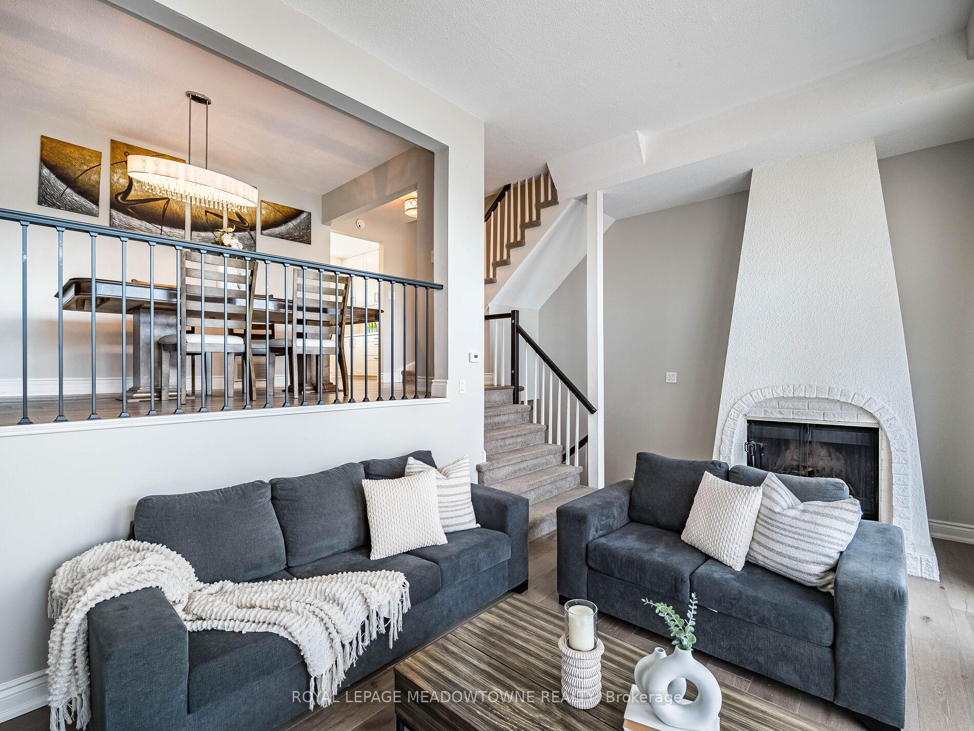 3 Bedrooms Condo at 6780 Formentera, Mississauga For sale
