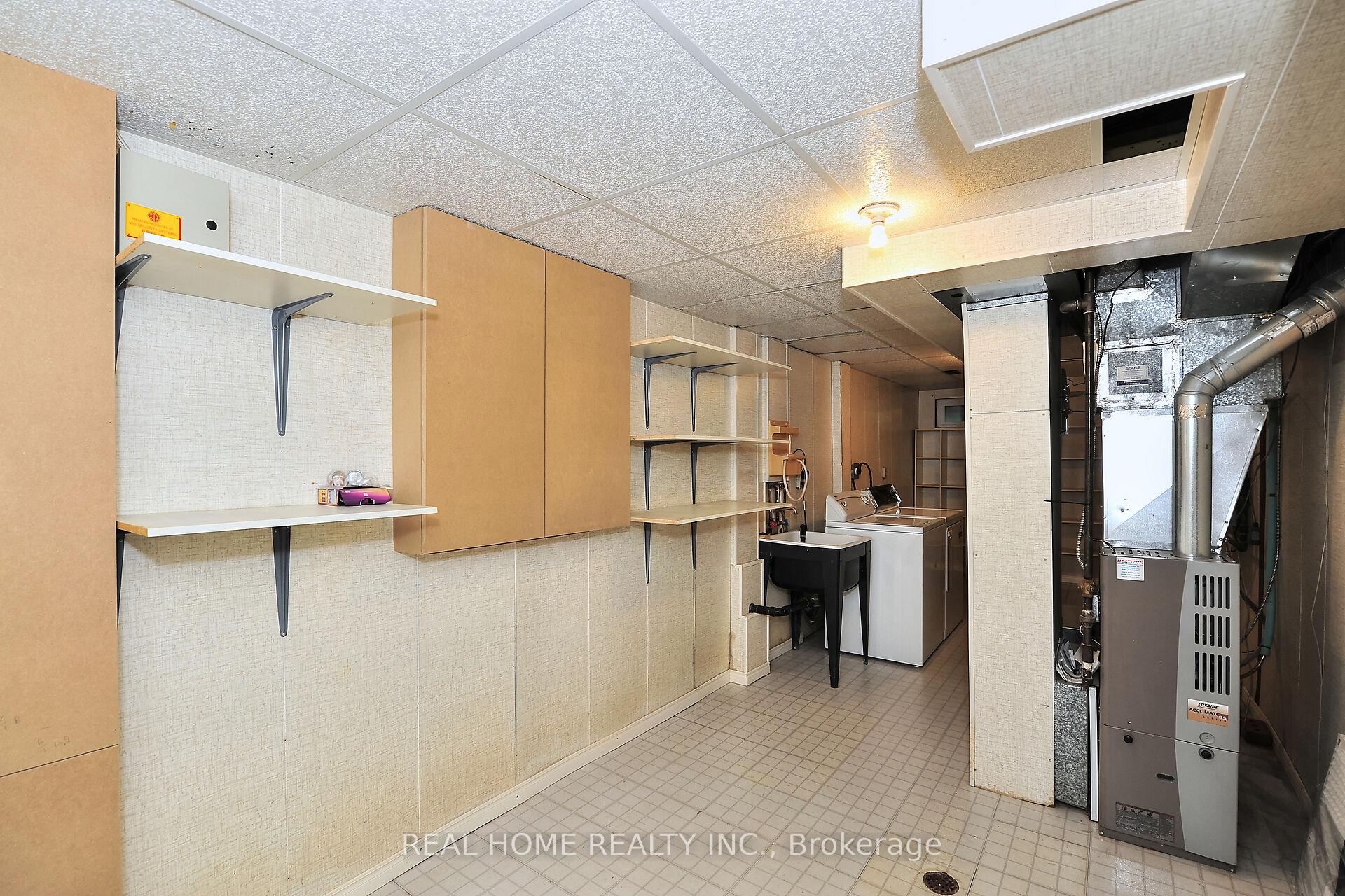 2 Bedrooms Condo at 10 Farina Mill,  Toronto For sale