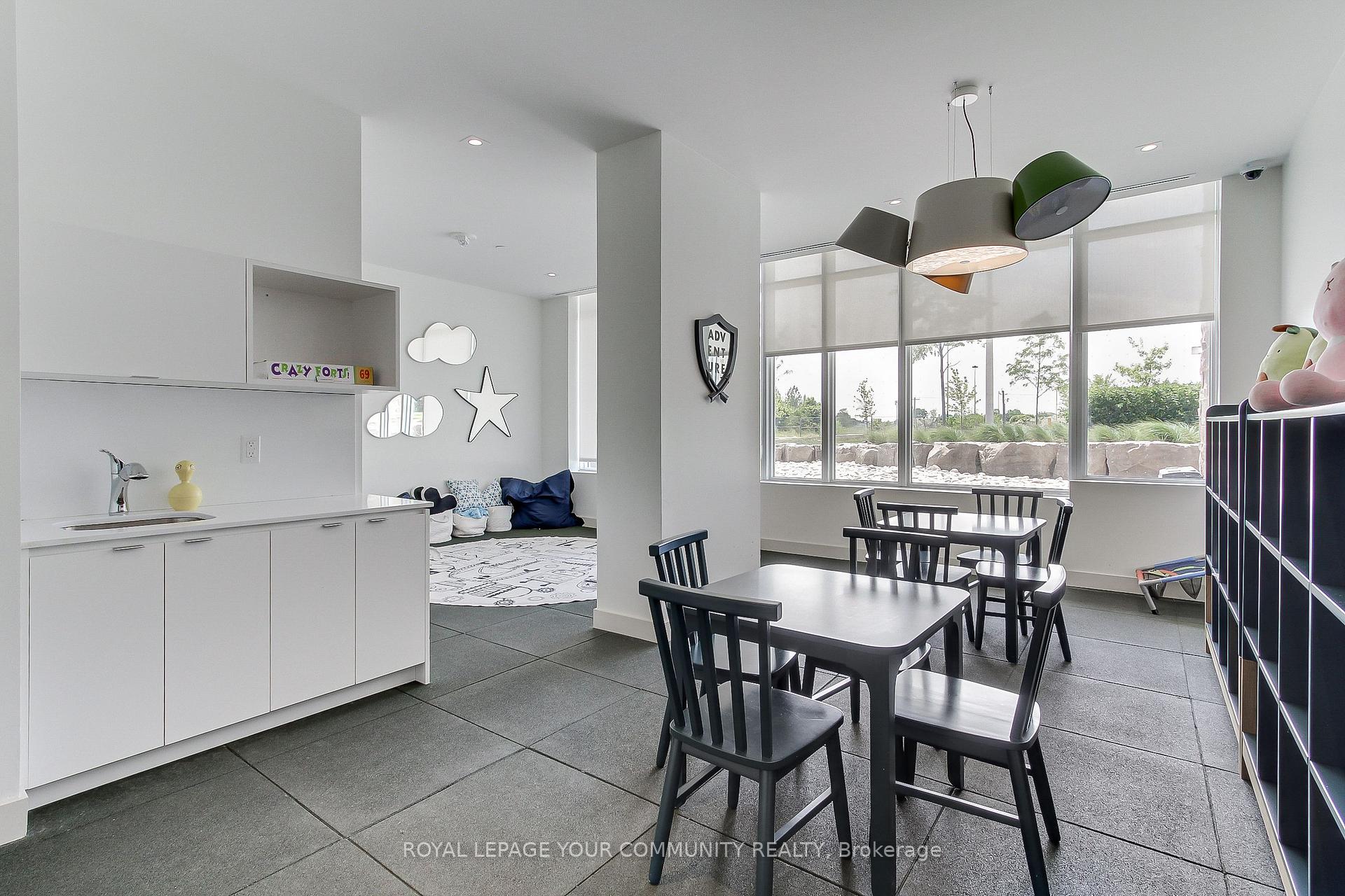 2 Bedrooms Condo at 10 Deerlick, Toronto For sale