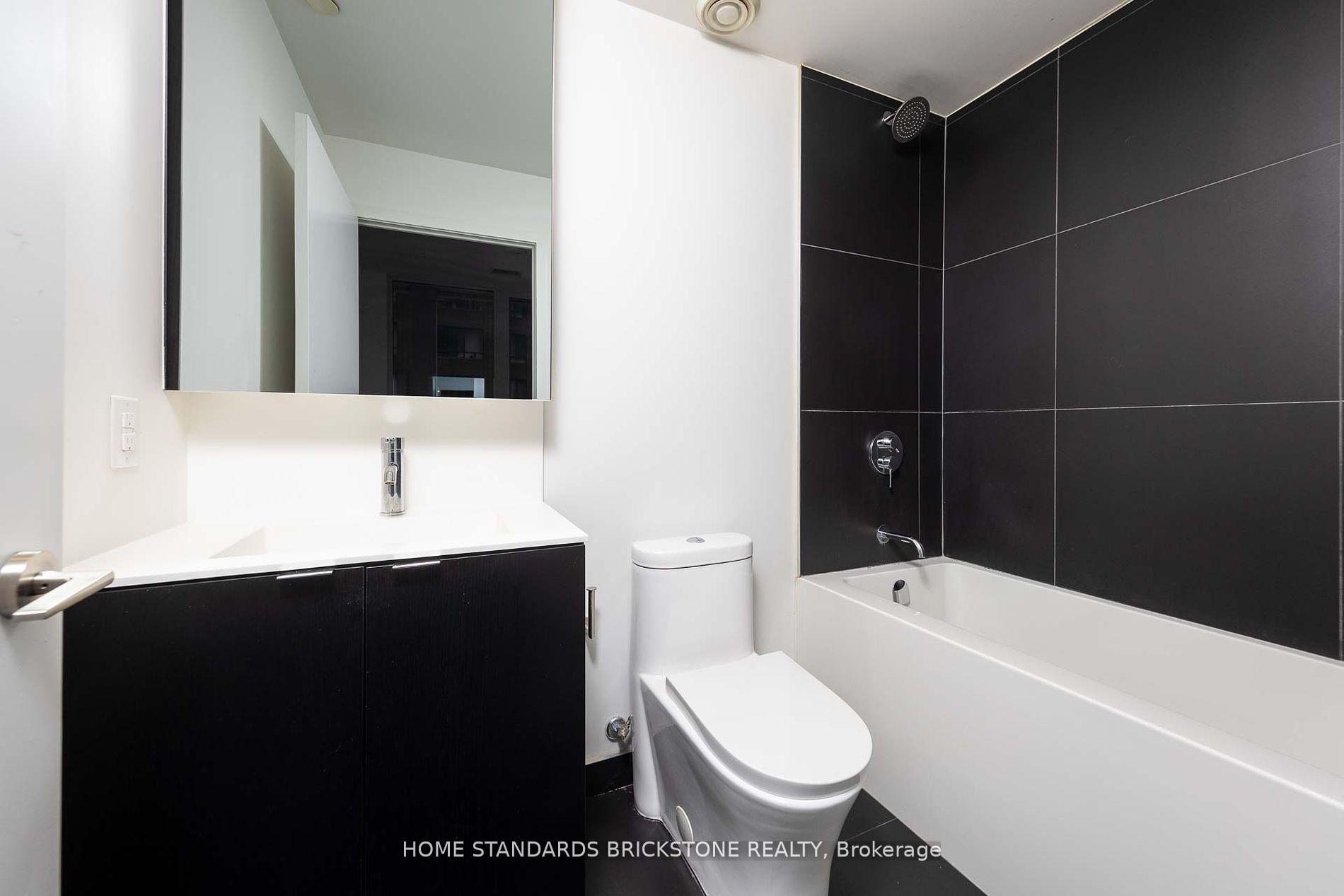3 Bedrooms Condo at 20 Edward, Toronto For sale