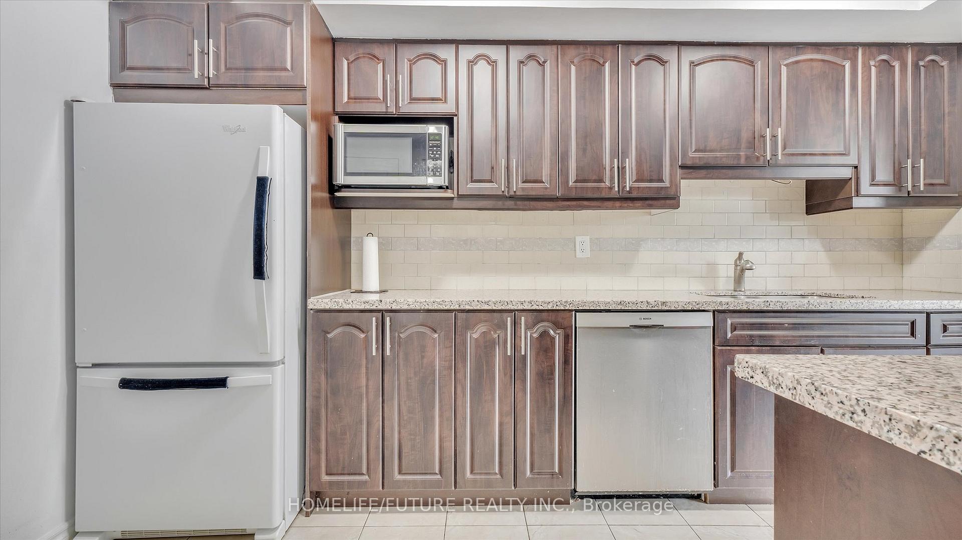 2 Bedrooms Condo at 10 Stonehill, Toronto For sale