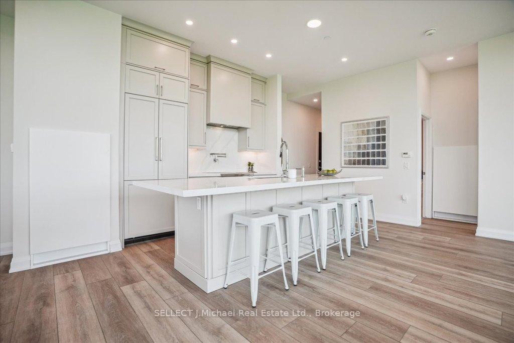 2 Bedrooms Condo at 2750 KING,  Hamilton For sale