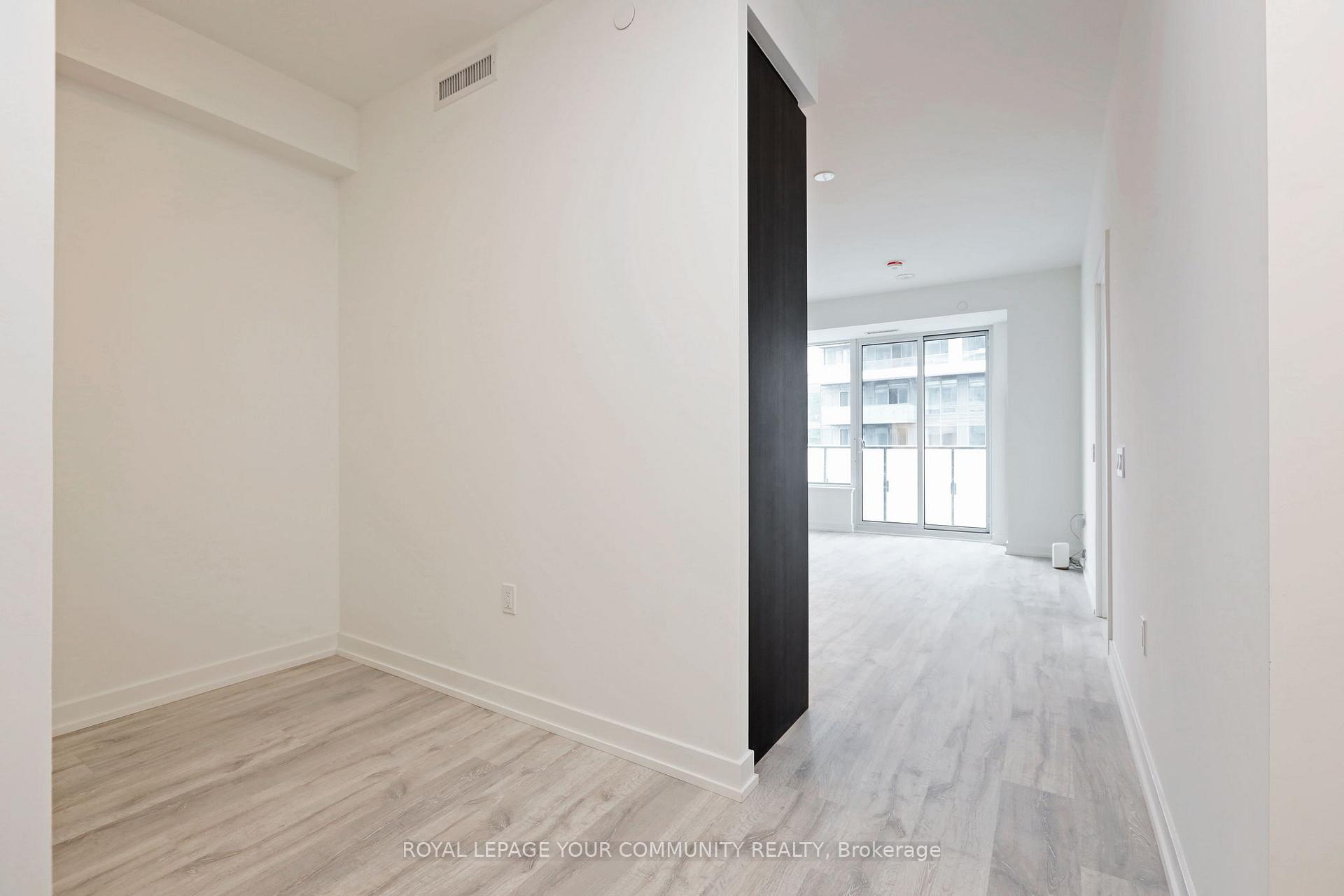 2 Bedrooms Condo at 8 Olympic Garden, Toronto For sale