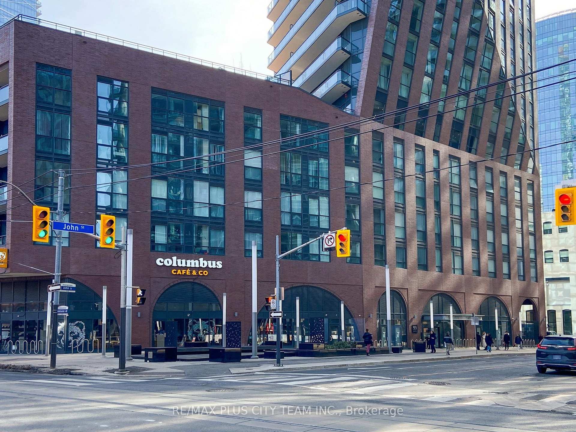 2 Bedrooms Condo at 99 John, Toronto For sale