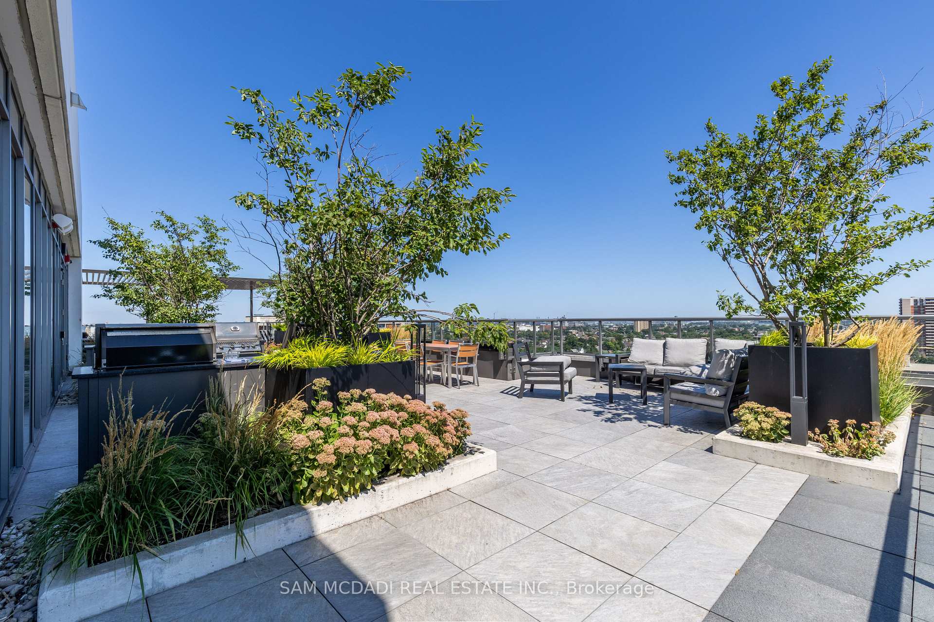 2 Bedrooms Condo at 212 King William,  Hamilton For sale