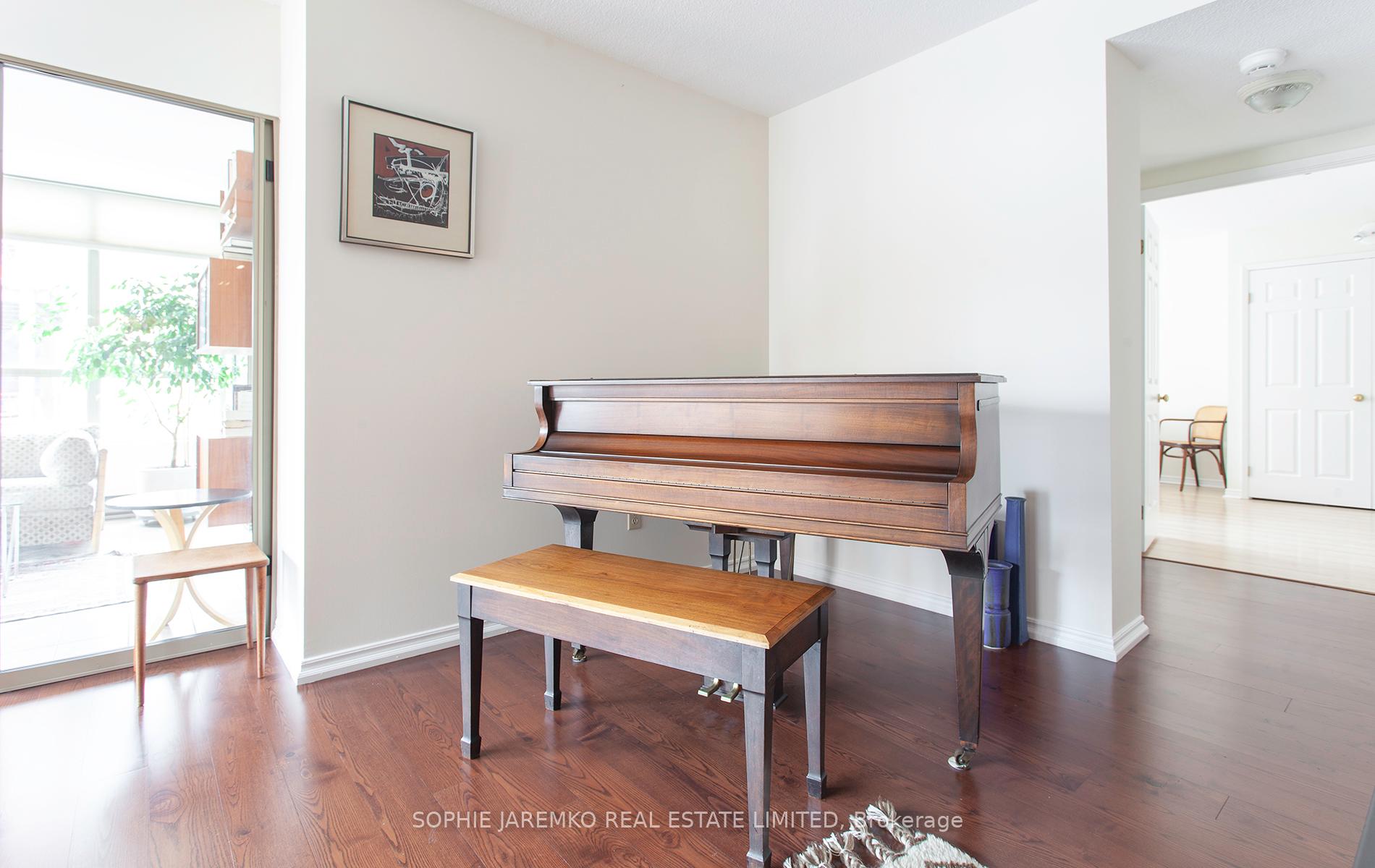 3 Bedrooms Condo at 160 Frederick,  Toronto For sale