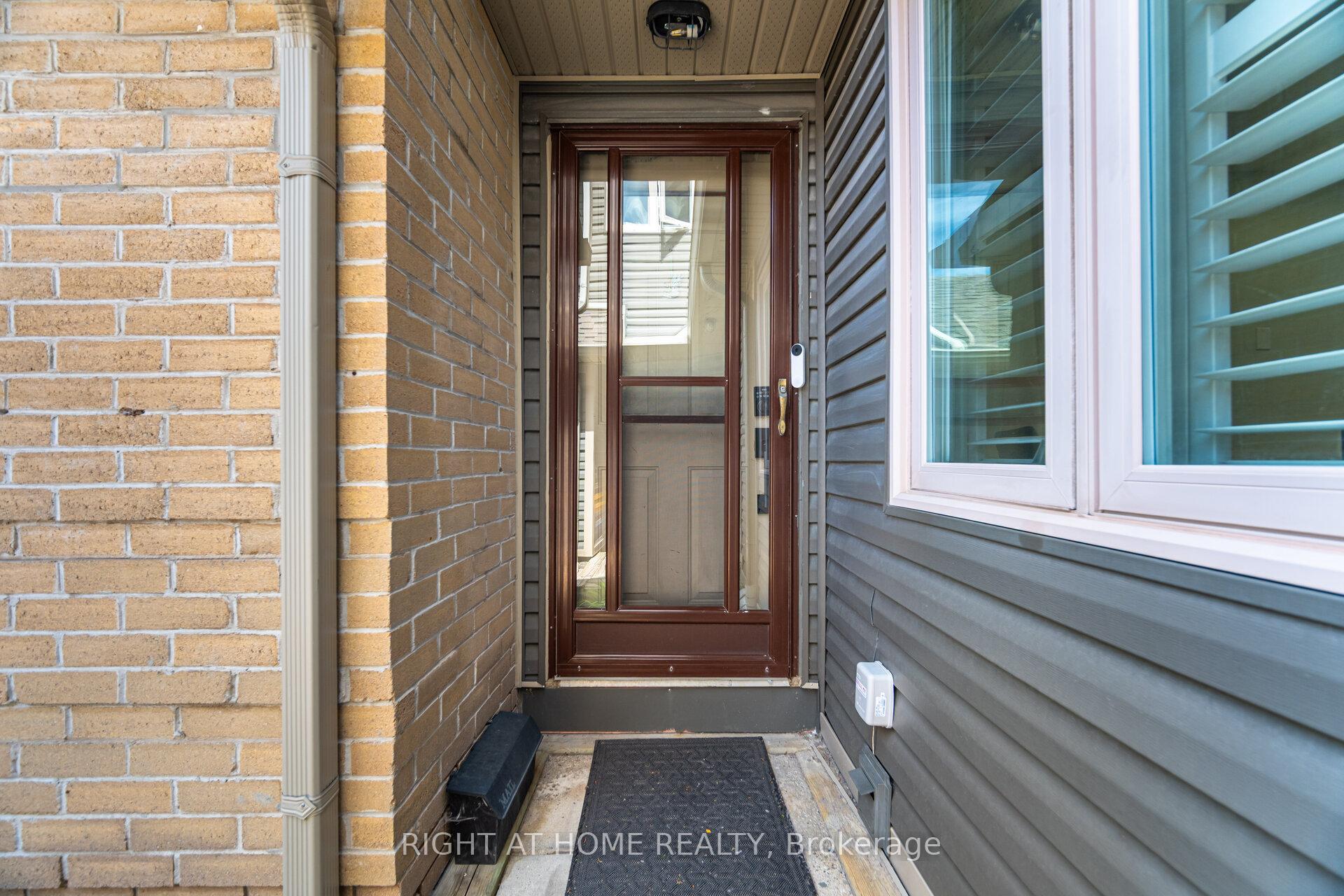 3 Bedrooms Condo at 3600 Colonial, Mississauga For sale