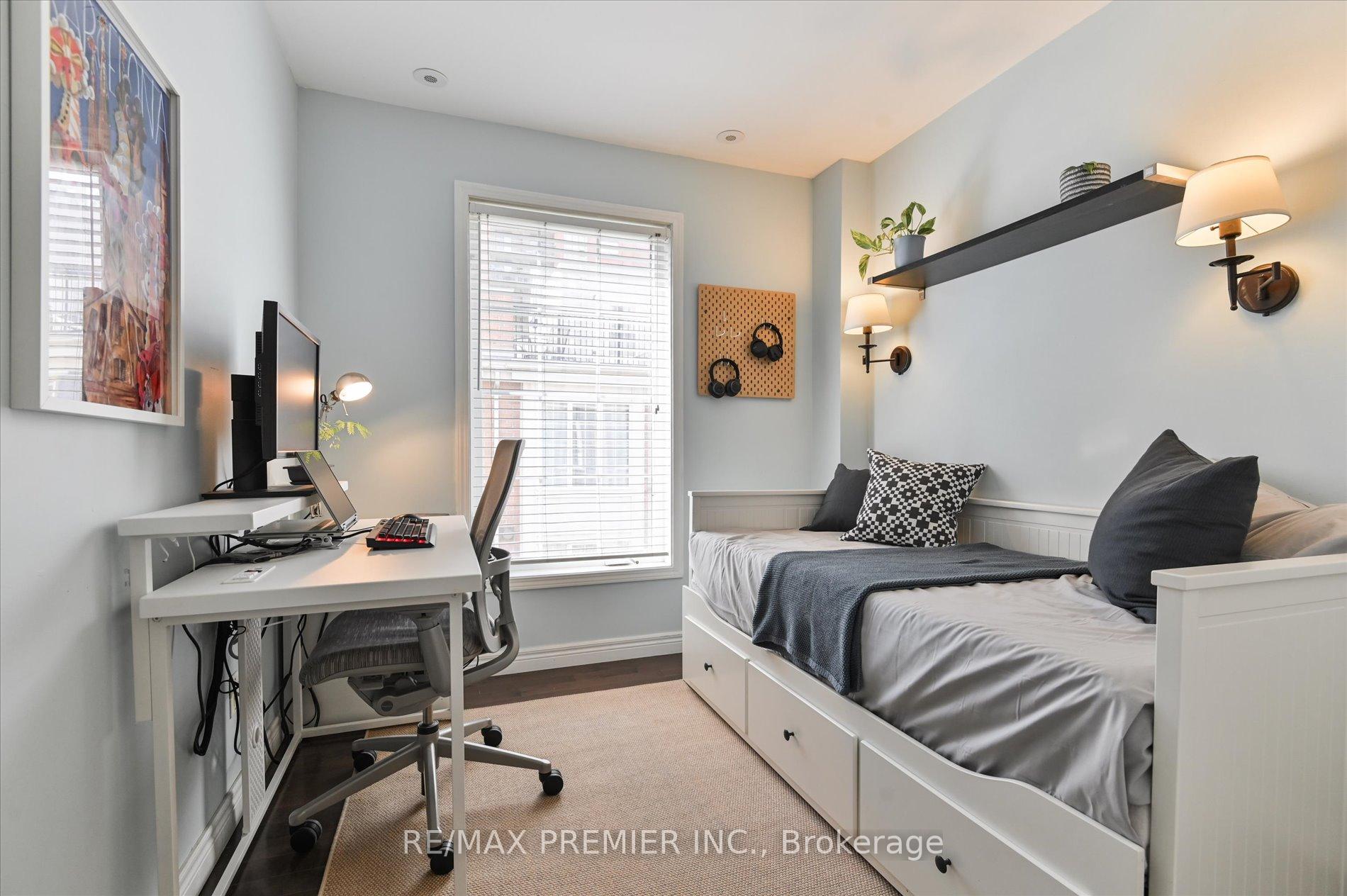 3 Bedrooms Condo at 3 Everson, Toronto For sale