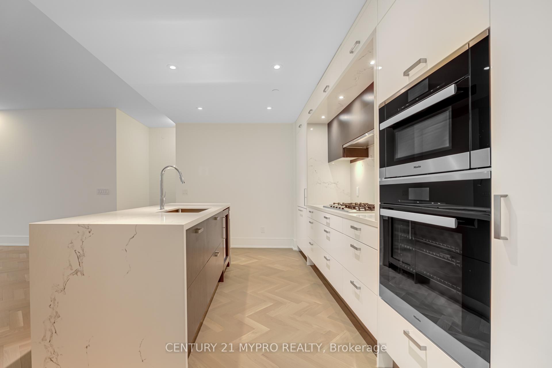 3 Bedrooms Condo at 455 Wellington,  Toronto For sale