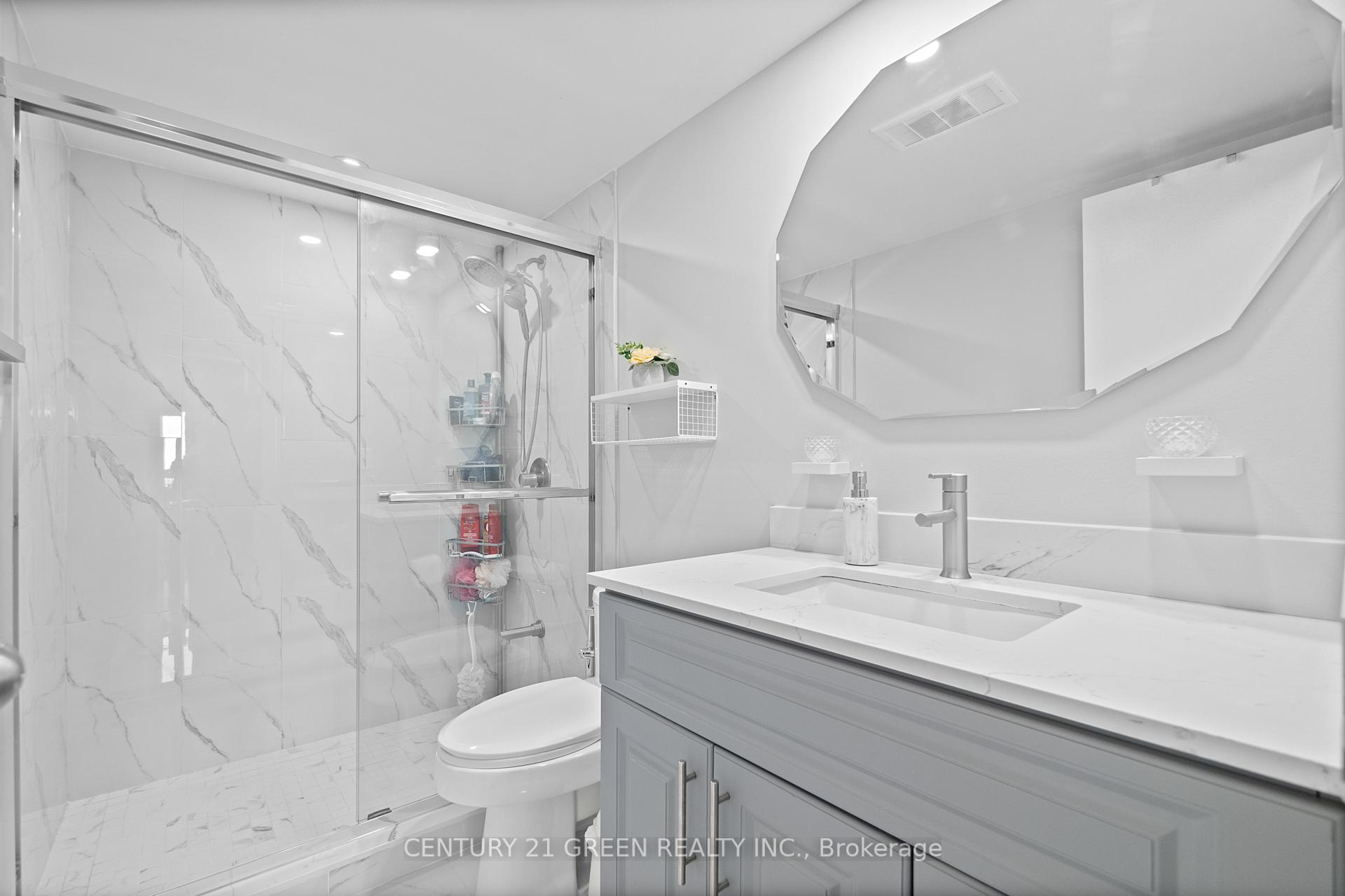 4 Bedrooms Condo at 1300 Mississauga Valleys, Mississauga For sale