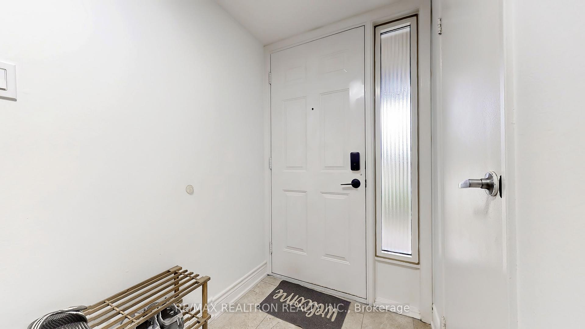 3 Bedrooms Condo at 1894 Kirkwall, Mississauga For sale