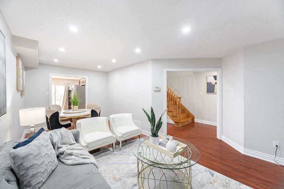 27 Woodsend