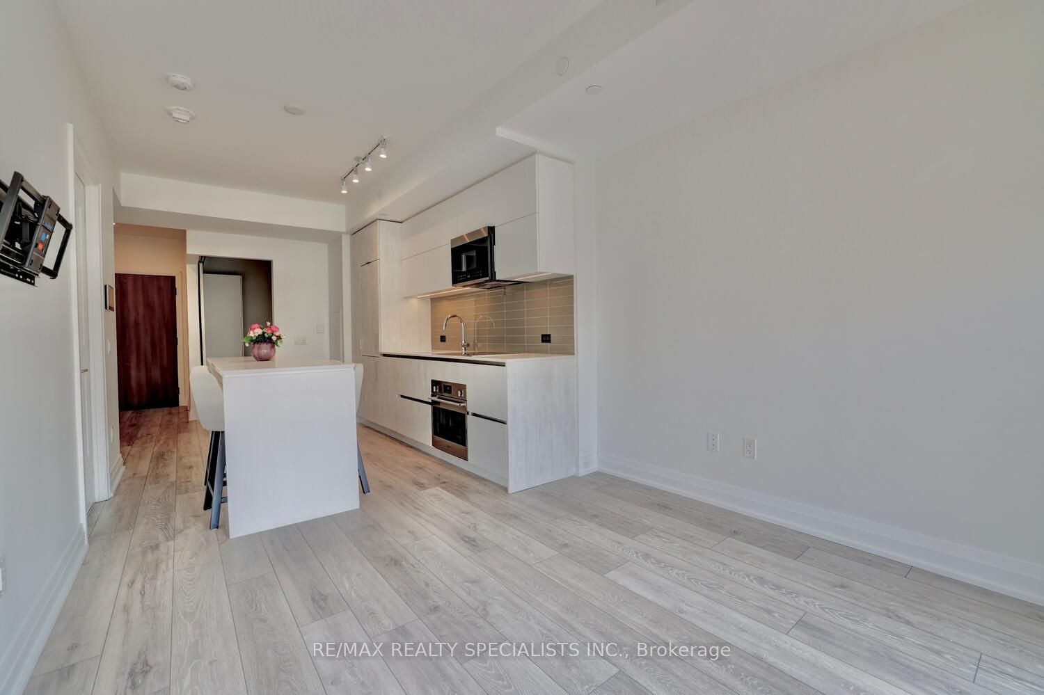 21 Park Street E, #616
