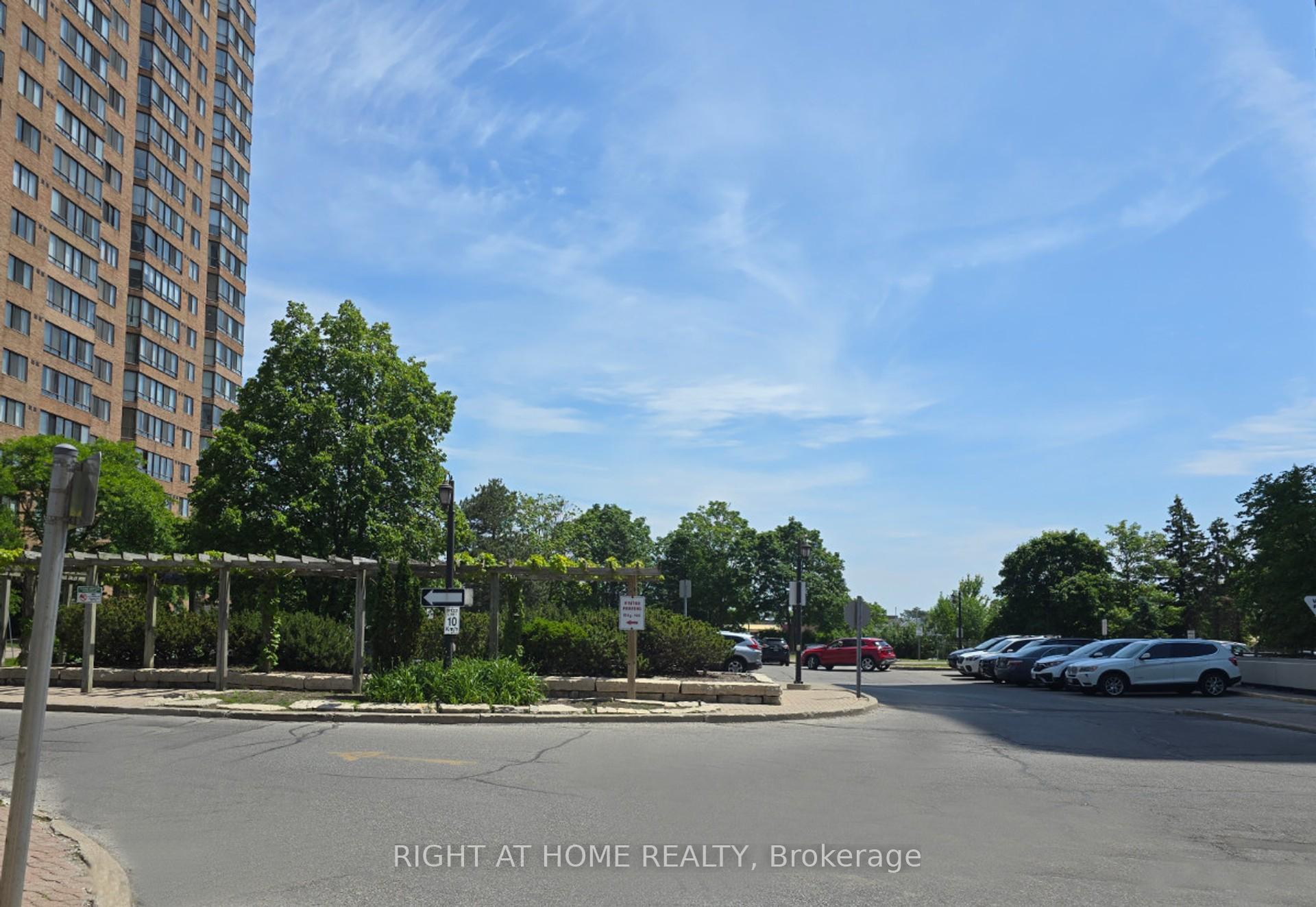 3 Bedrooms Condo at 75 Bamburgh, Toronto For sale
