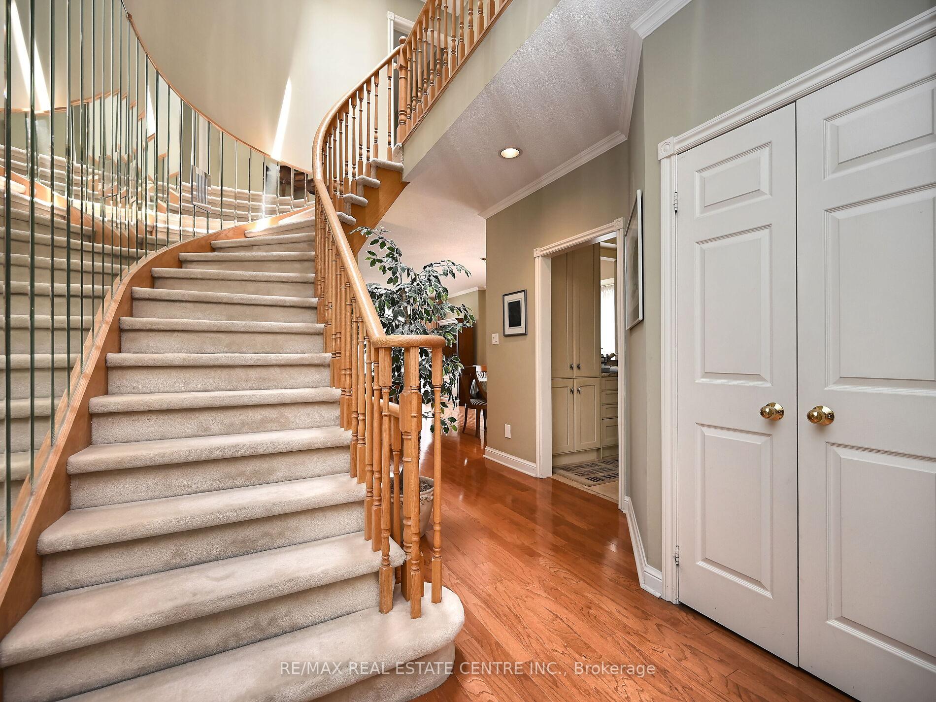 3 Bedrooms Condo at 3587 Kariya, Mississauga For sale