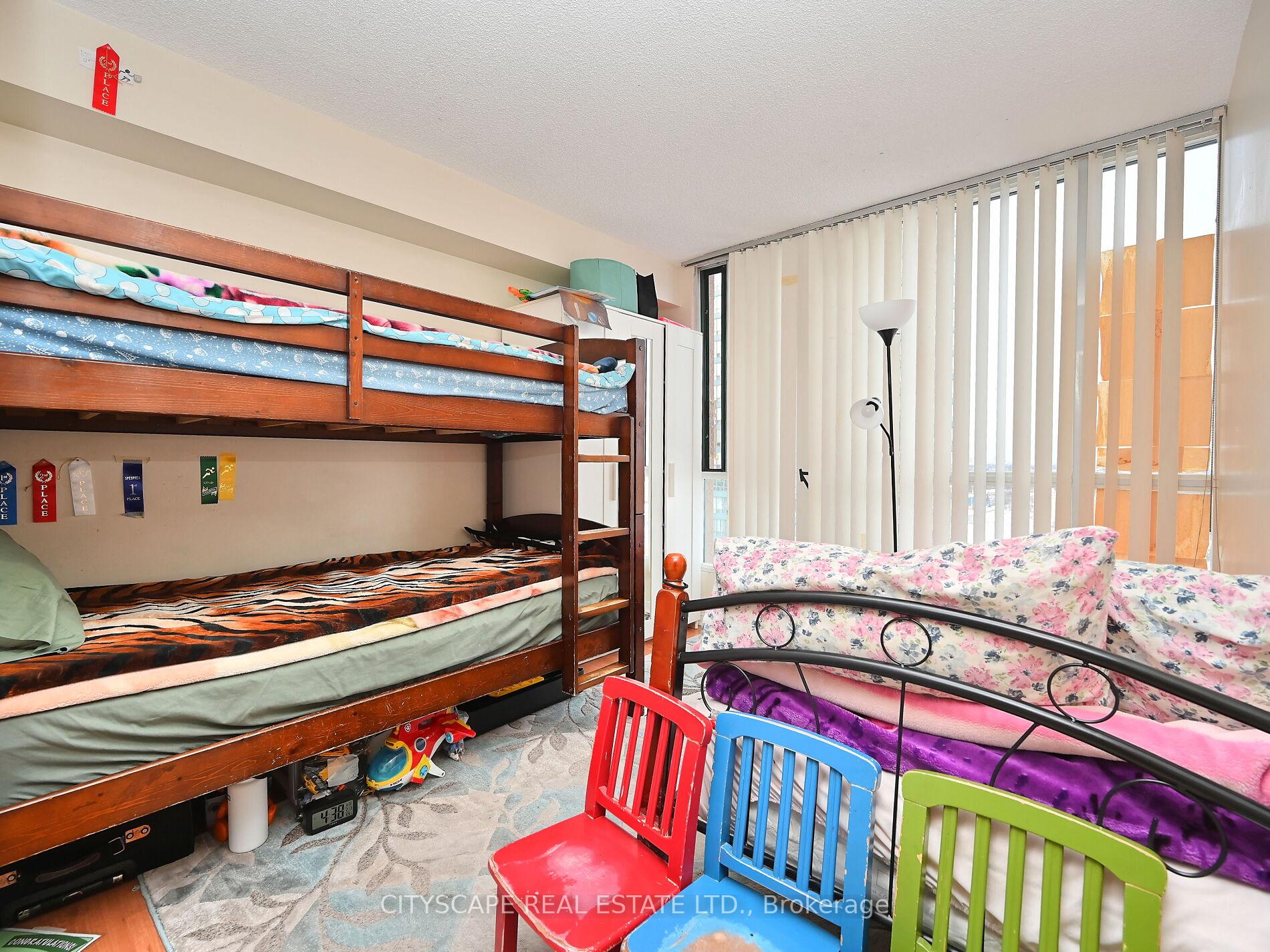 3 Bedrooms Condo at 145 Hillcrest, Mississauga For sale