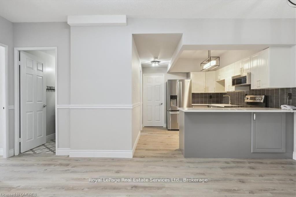 2 Bedrooms Condo at 162 REYNOLDS,  Oakville For sale