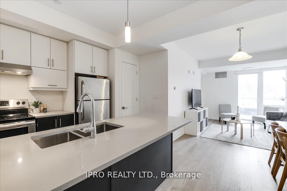 2 Bedrooms Condo at 3028 Creekshore, Oakville For sale