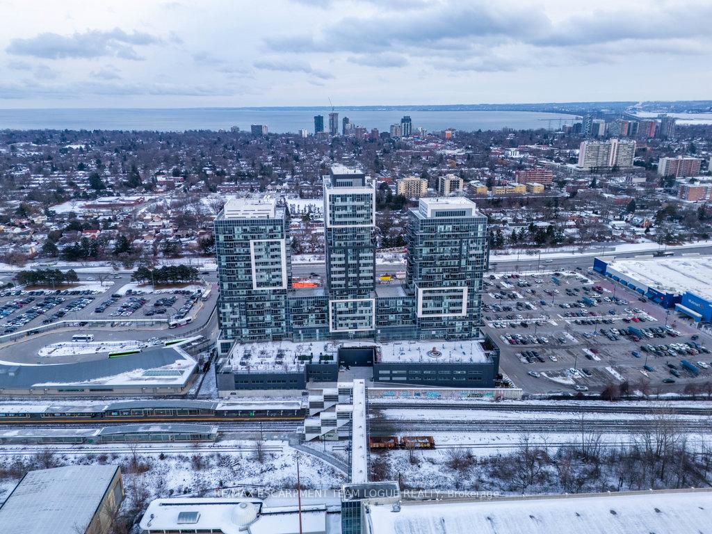 2 Bedrooms Condo at 2081 Fairview,  Burlington For sale