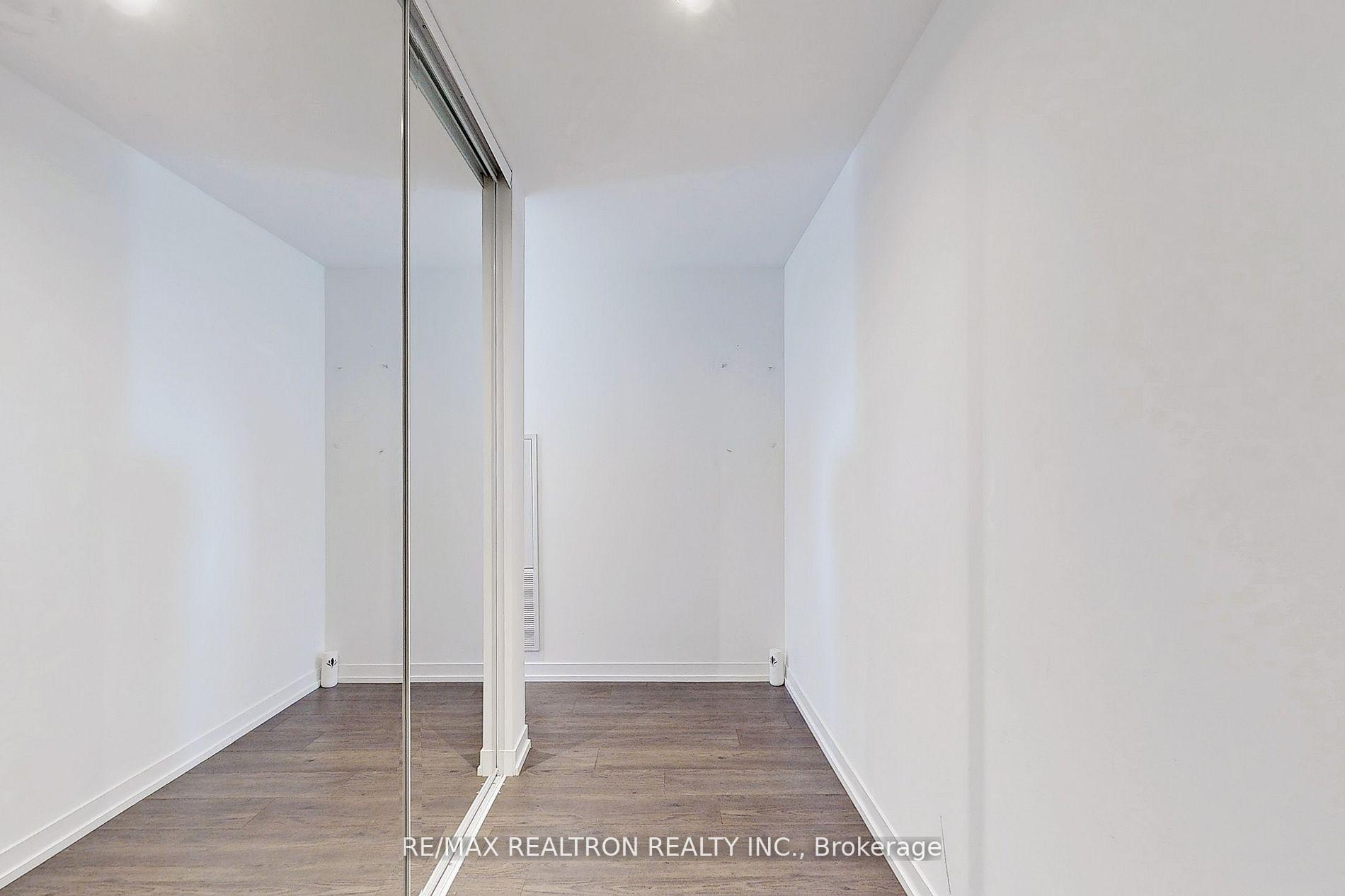2 Bedrooms Condo at 950 Portage, Vaughan For sale