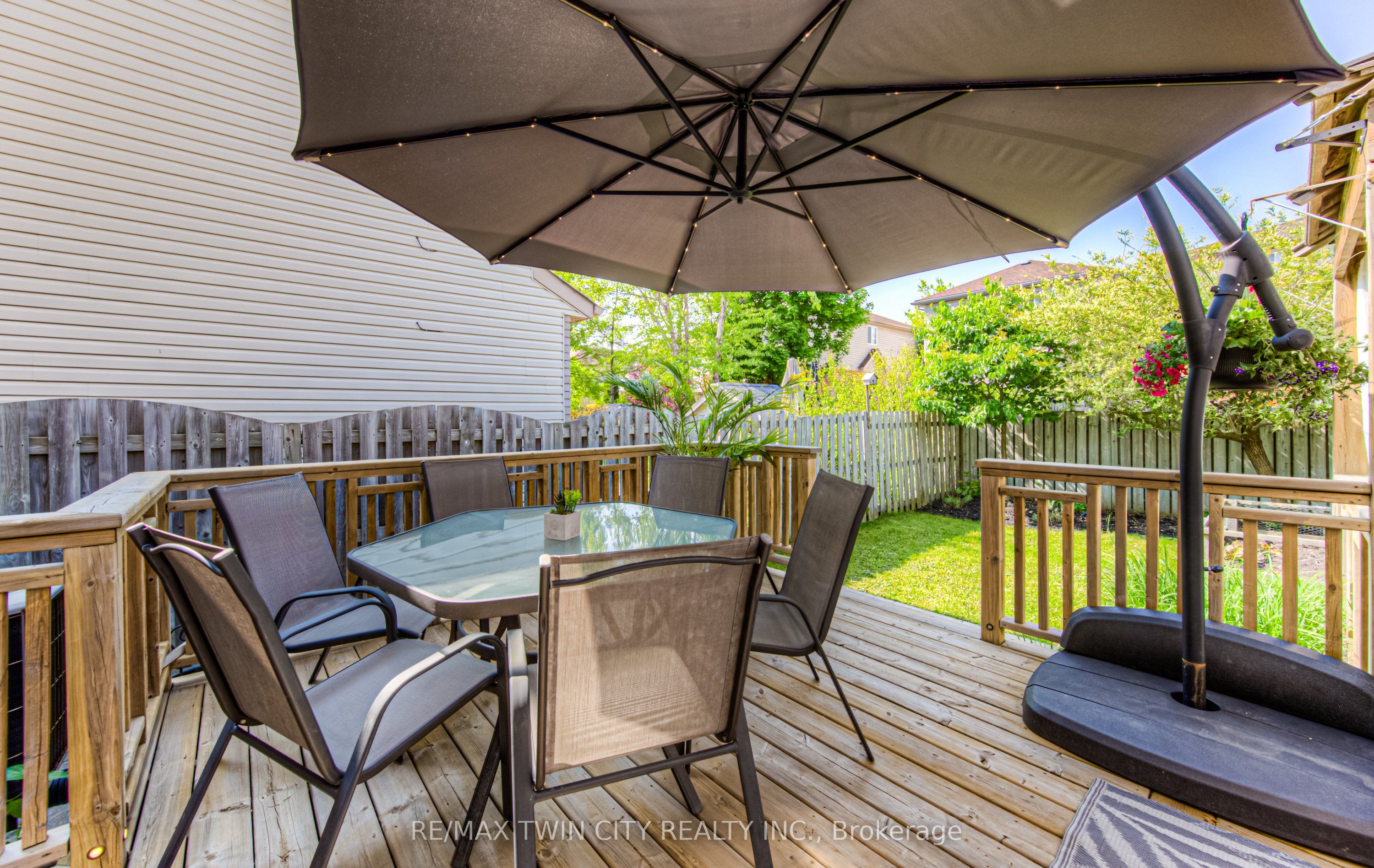 381 University Downs Crescent