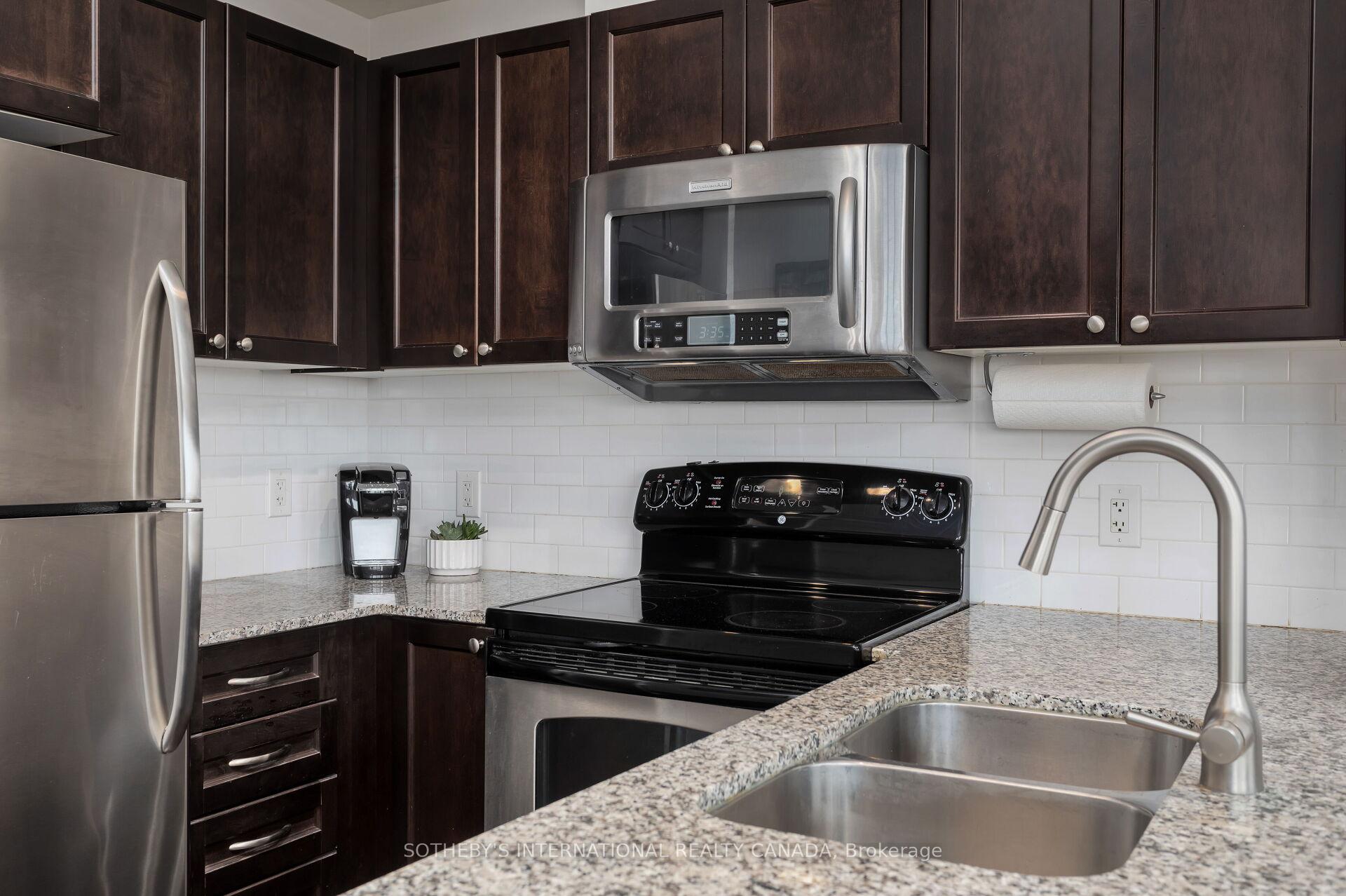 2 Bedrooms Condo at 3865 Lake Shore, Toronto For sale