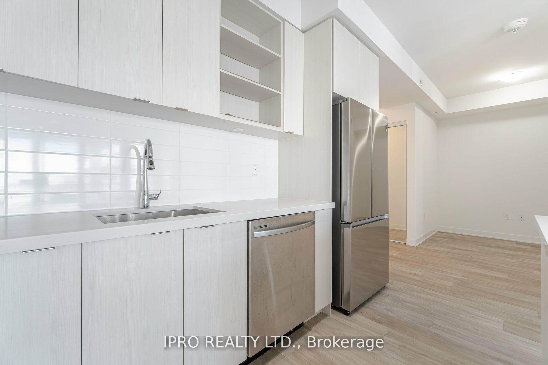 3 Bedrooms Condo at 4675 Metcalfe, Mississauga For sale