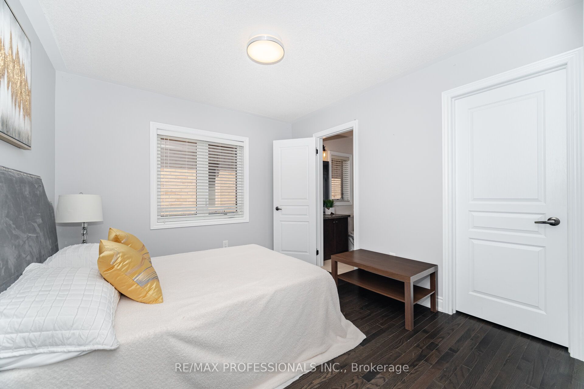 35 Lampman Crescent