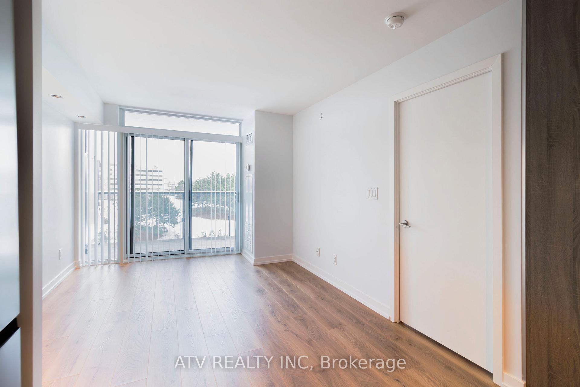 2 Bedrooms Condo at 160 Flemington, Toronto For sale