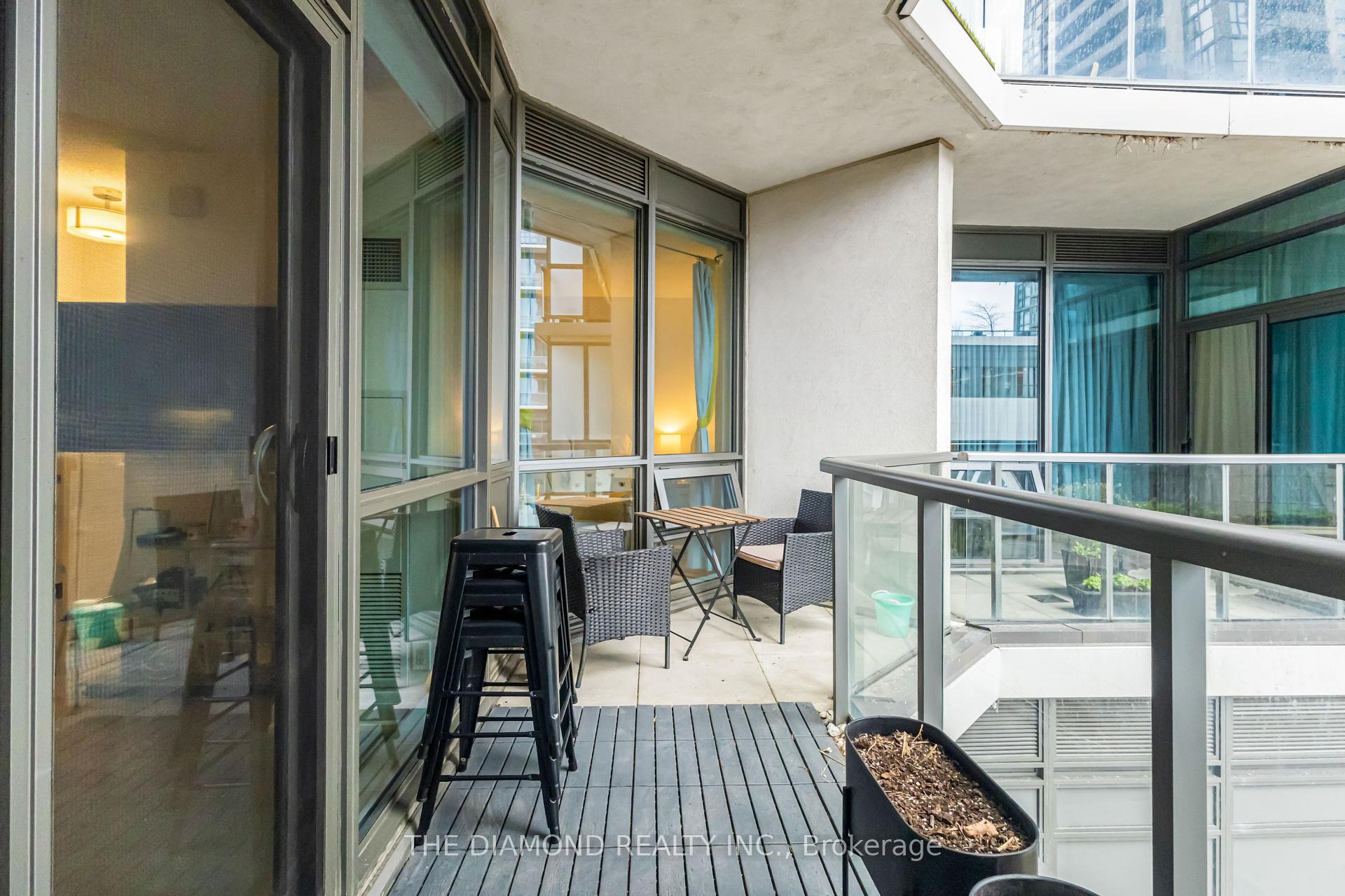 2 Bedrooms Condo at 1185 The Queensway, Toronto For sale