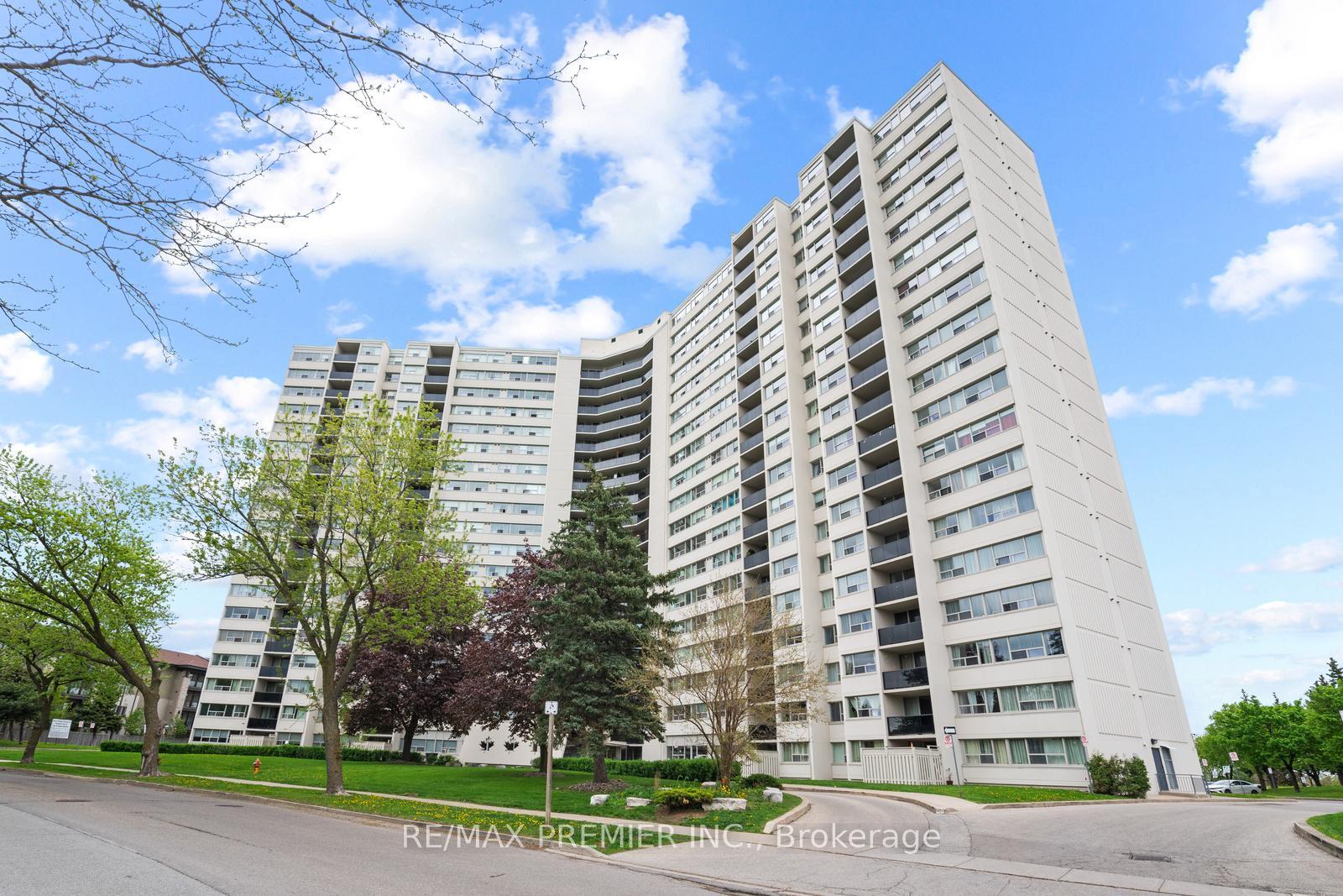 3 Bedrooms Condo at 530 Lolita, Mississauga For sale