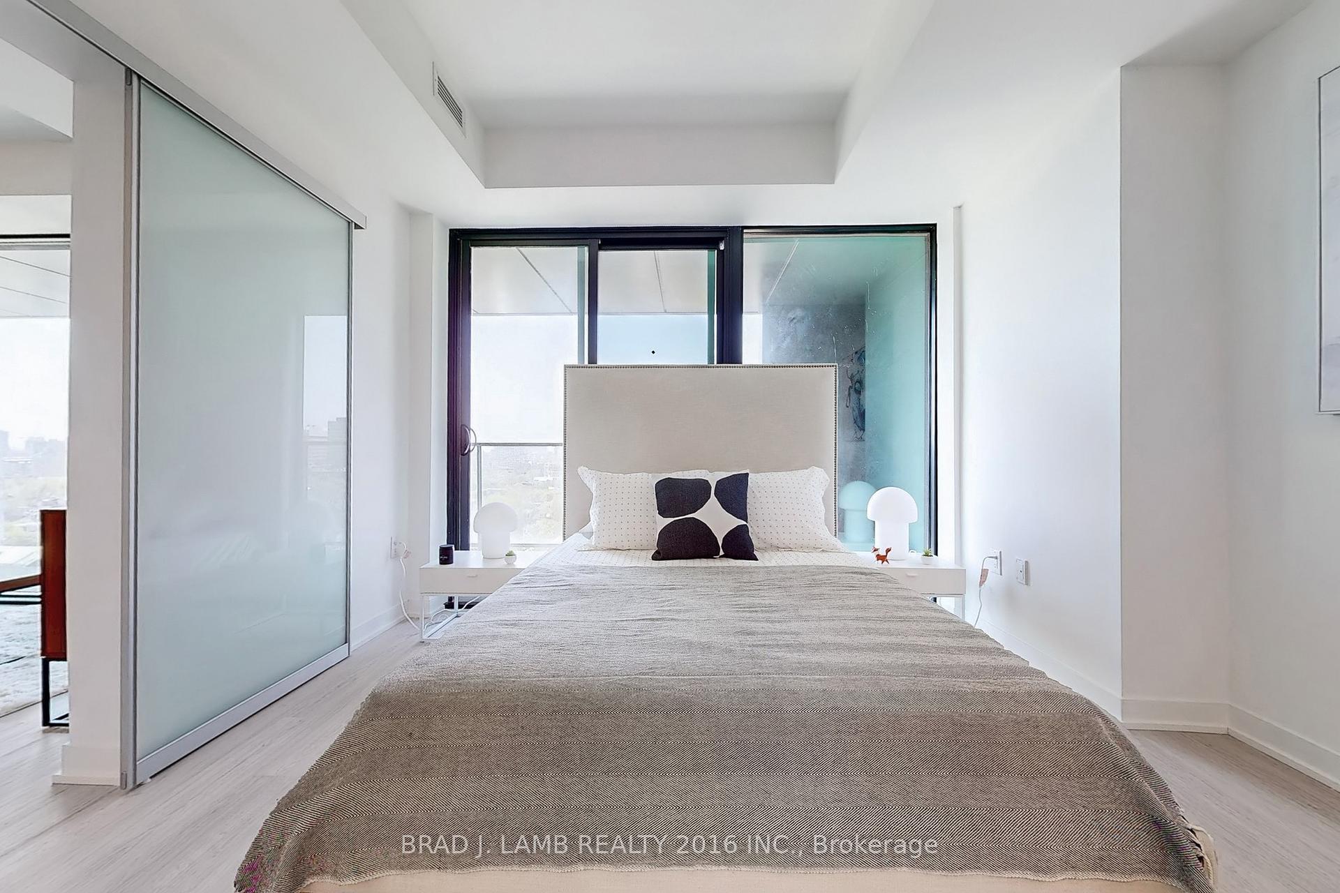 2 Bedrooms Condo at 195 McCaul, Toronto For sale