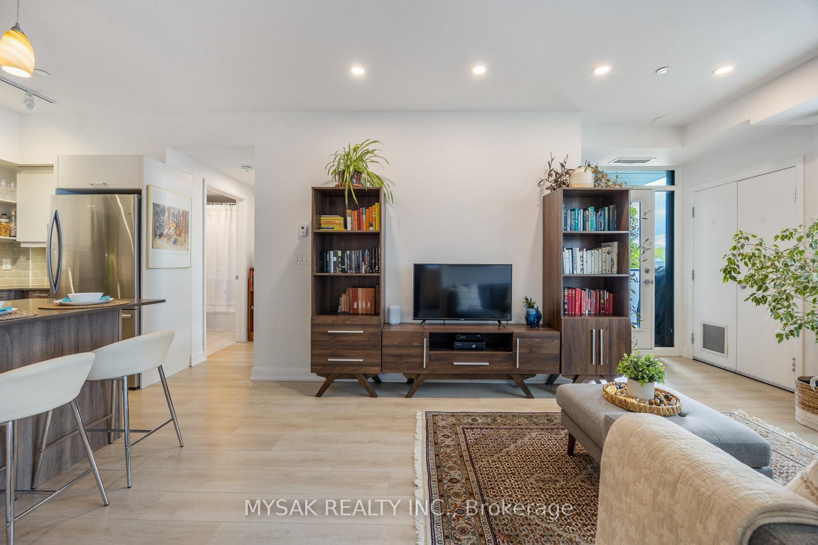 2 Bedrooms Condo at 385 Osler, Toronto For sale