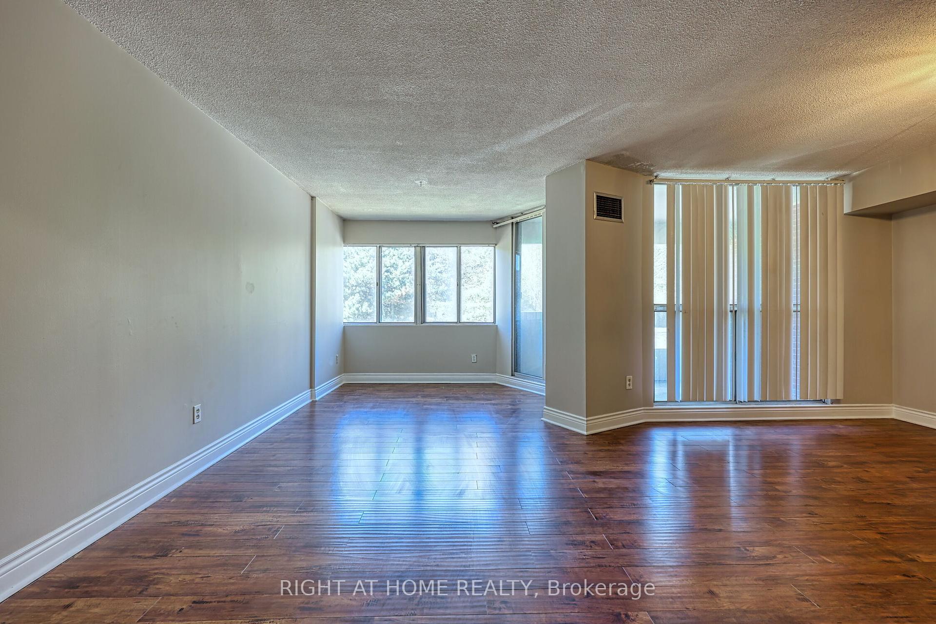 4 Bedrooms Condo at 1580 Mississauga,  Mississauga For sale