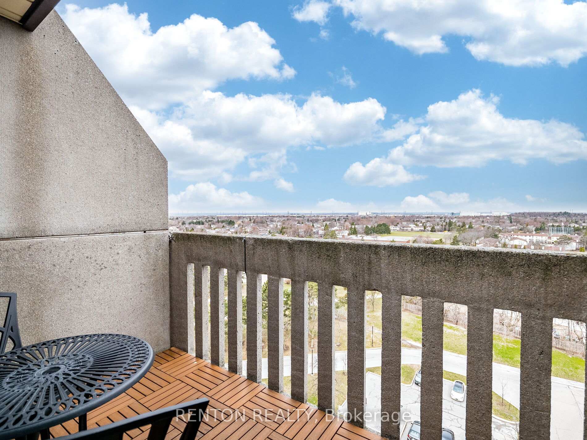 2 Bedrooms Condo at 6720 Glen Erin,  Mississauga For sale