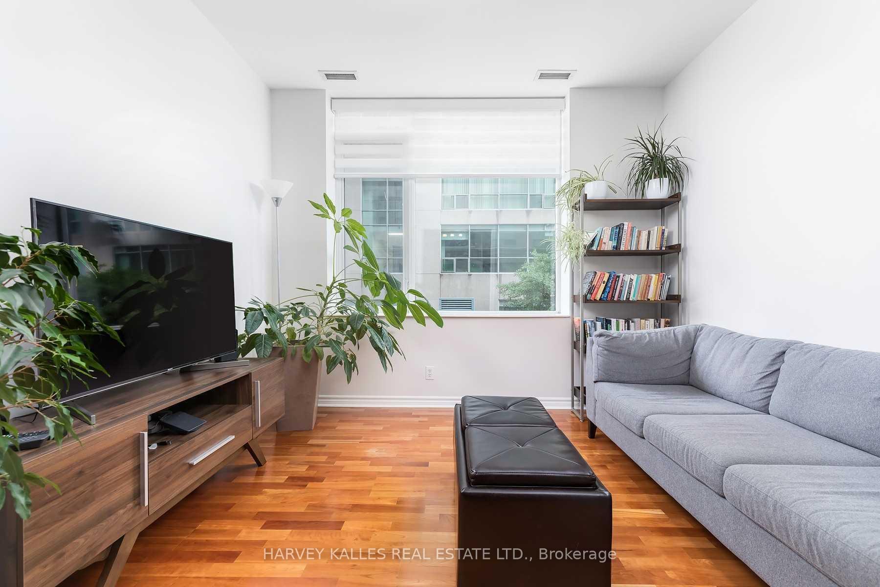 980 Yonge Street 214
