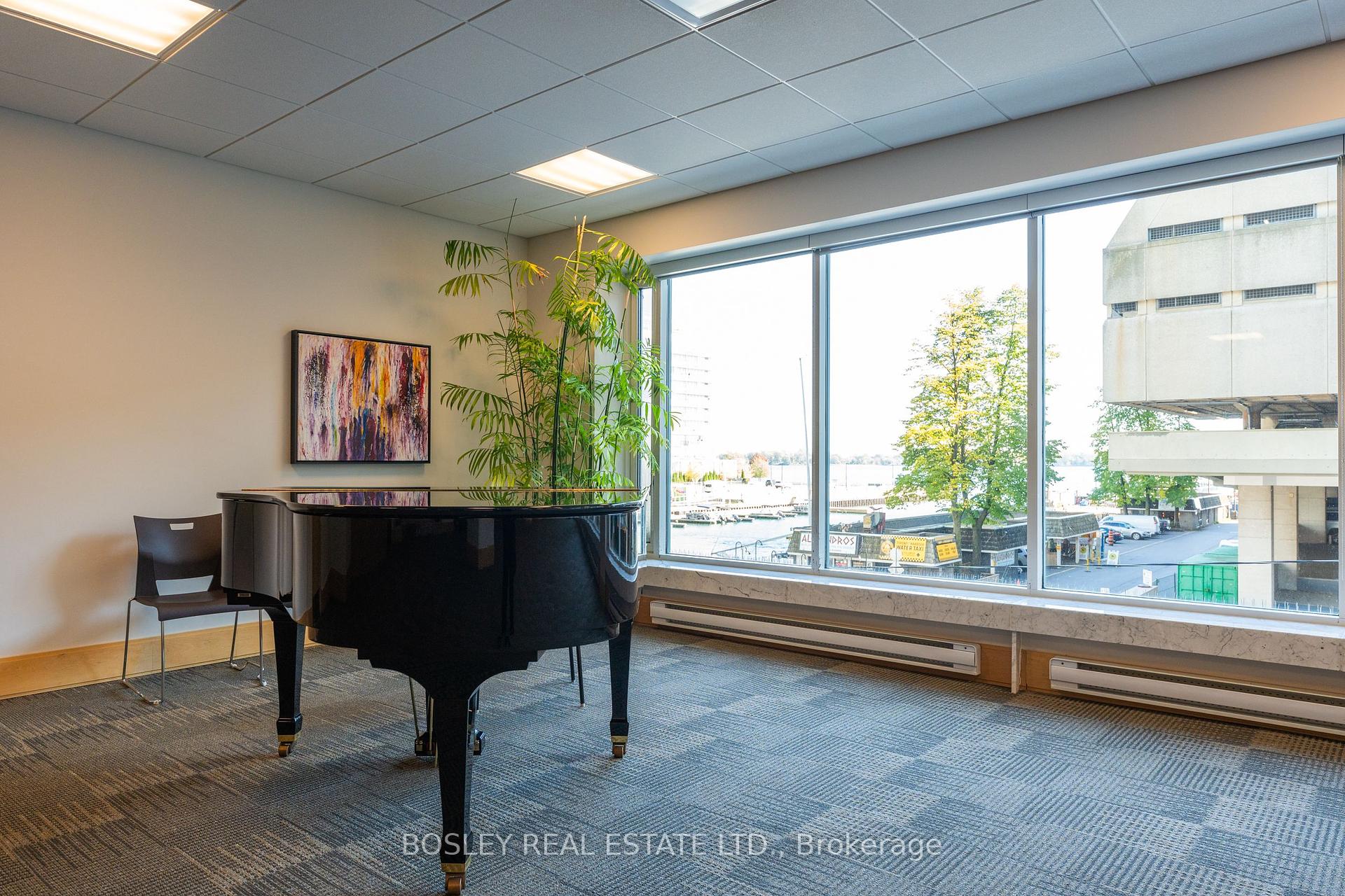 2 Bedrooms Condo at 10 Queens,  Toronto For sale