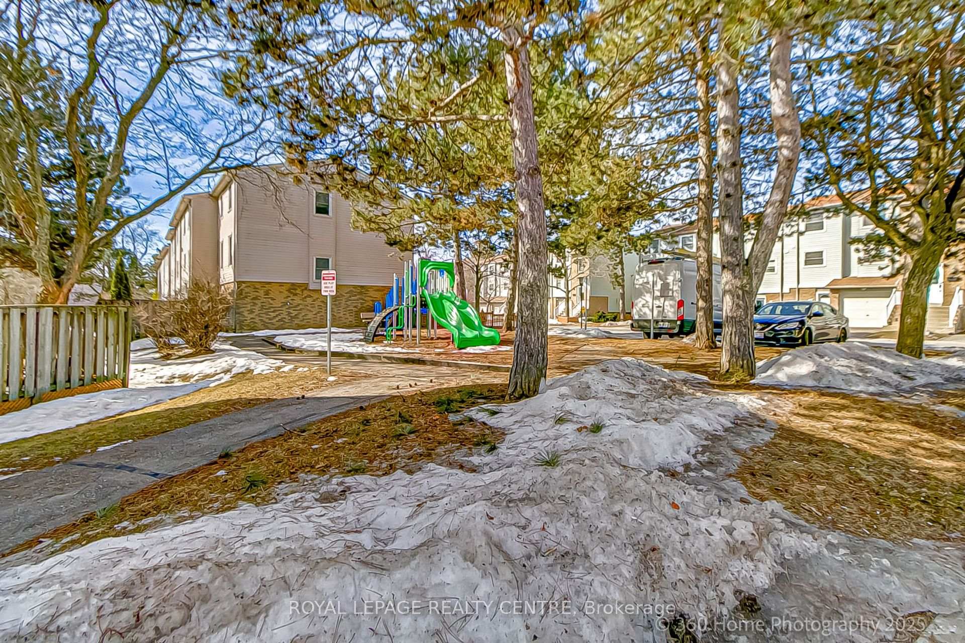 3 Bedrooms Condo at 5878 Montevideo, Mississauga For sale