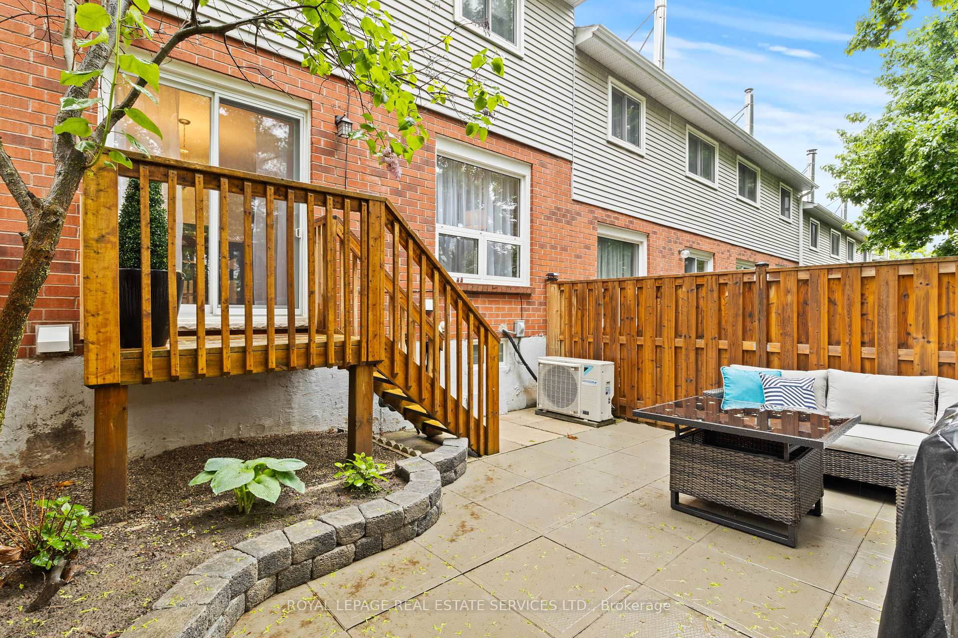 3 Bedrooms Condo at 2065 Amherst Heights, Burlington For sale