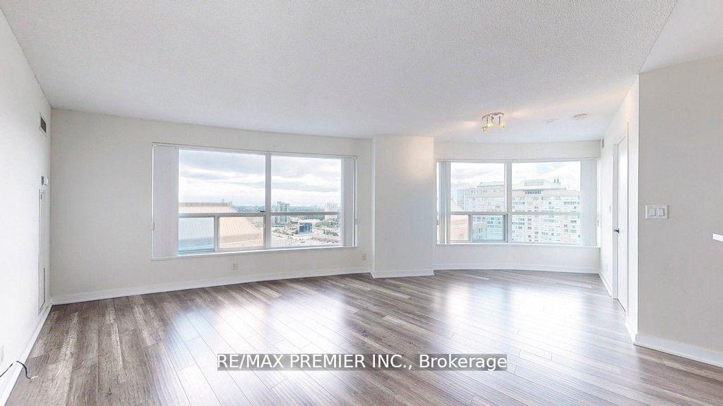 2 Bedrooms Condo at 36 Lee Centre, Toronto For sale