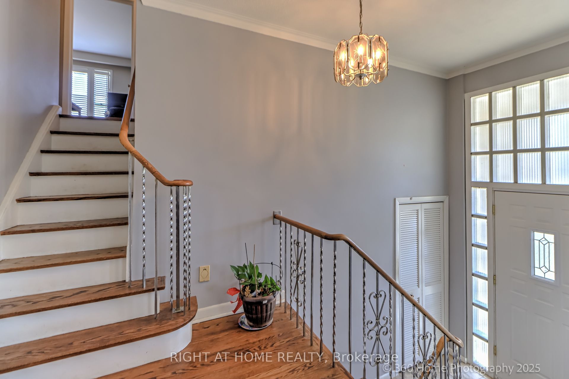 12 Summitcrest Drive