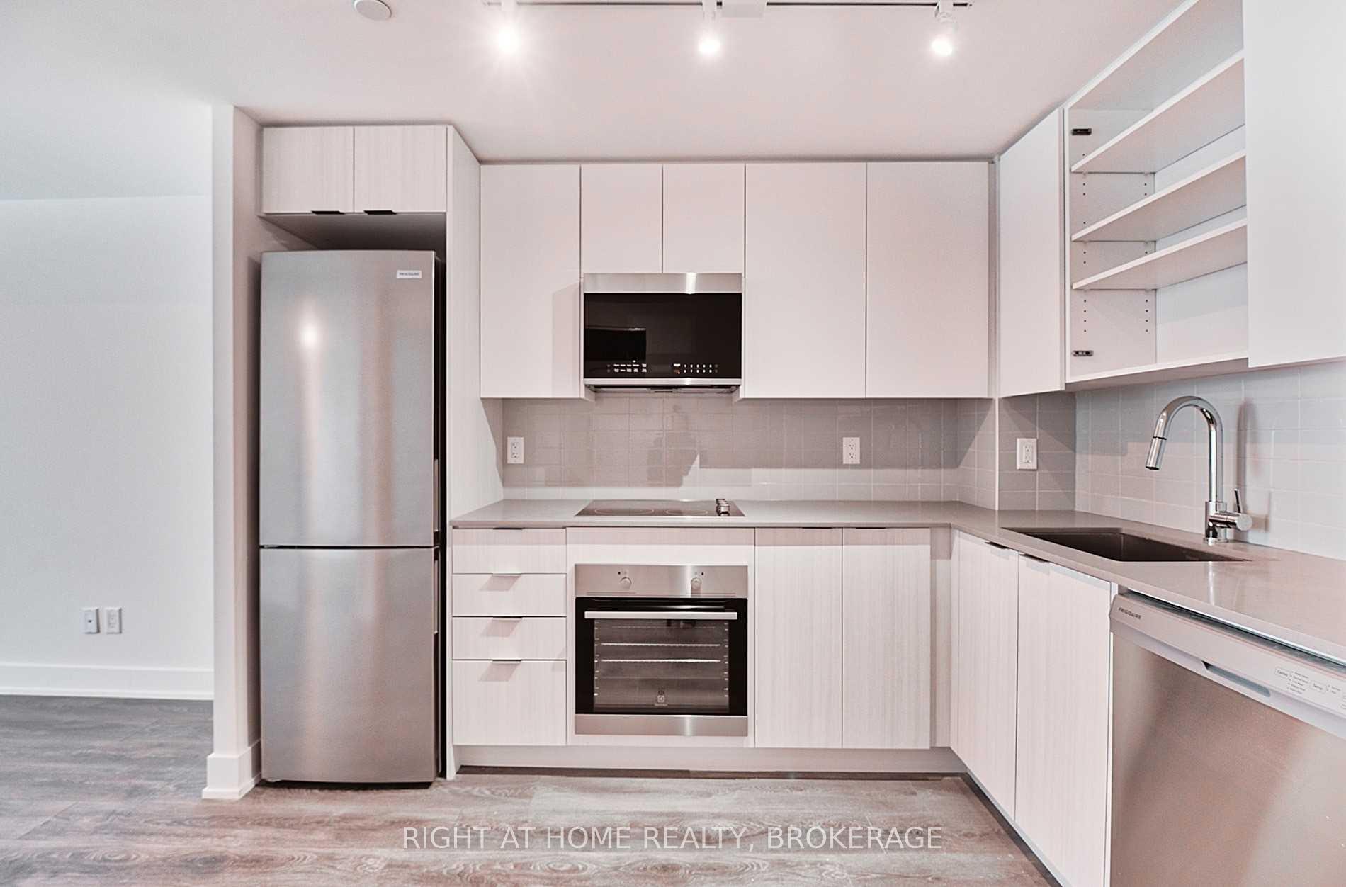 2 Bedrooms Condo at 2481 Taunton, Oakville For sale