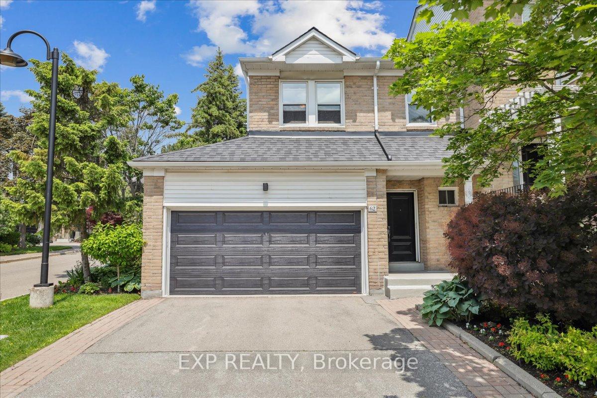 3 Bedrooms Condo at 62 Tamarack, Toronto For sale