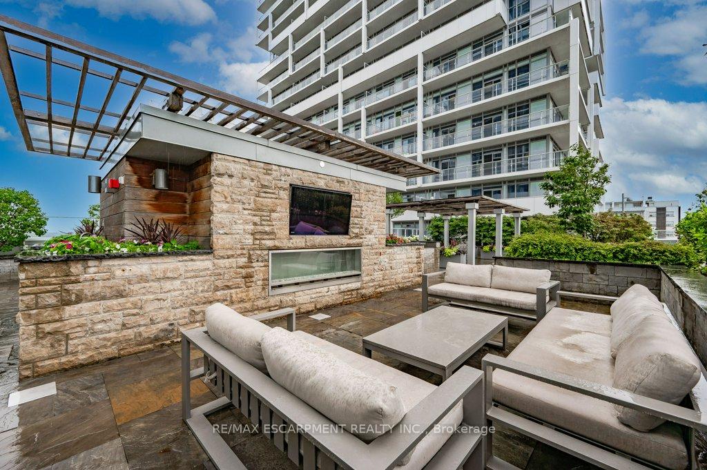 2 Bedrooms Condo at 55 Speers, Oakville For sale