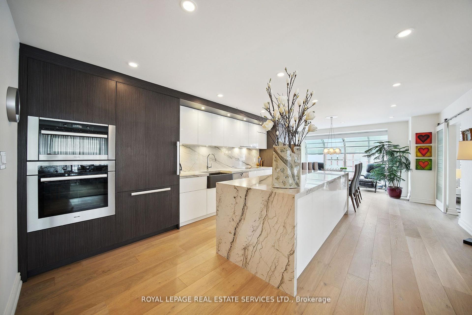 2 Bedrooms Condo at 480 Queens, Toronto For sale
