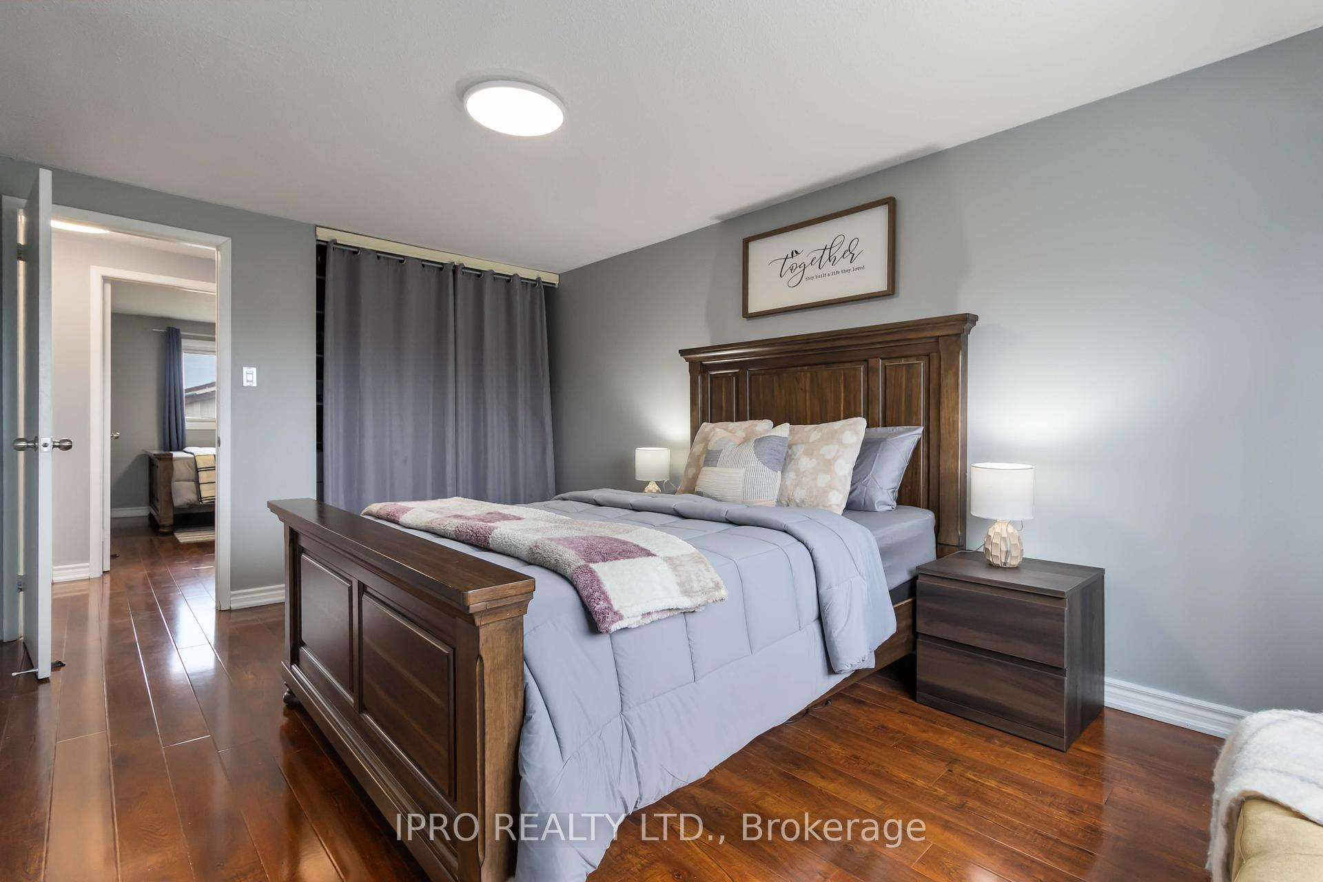 3 Bedrooms Condo at 3345 Silverado, Mississauga For sale