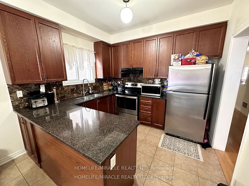 50 Baycliffe Drive, Whitby, ON L1P 0B2