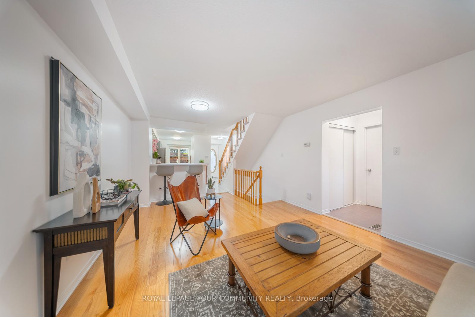 3 Bedrooms Condo at 5865 Dalebrook, Mississauga For sale