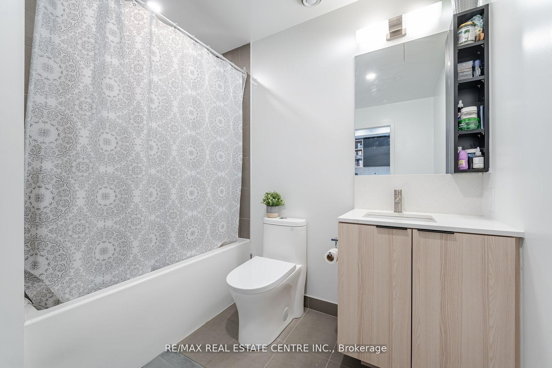 2 Bedrooms Condo at 55 Mercer,  Toronto For sale