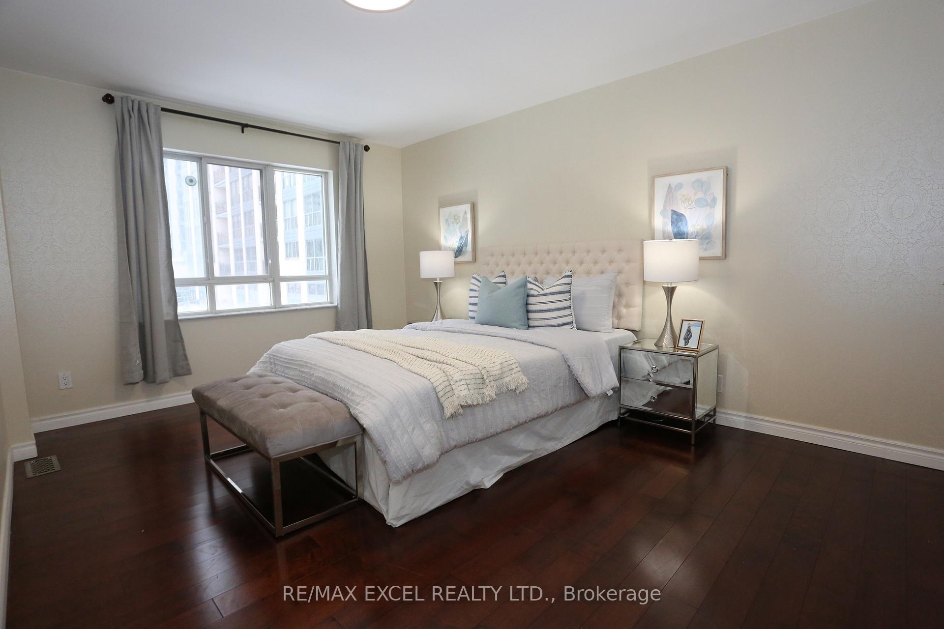 2 Bedrooms Condo at 38 Hollywood, Toronto For sale
